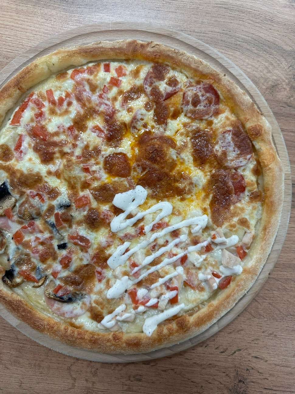 Фото 4 вкуса (на белом соус)