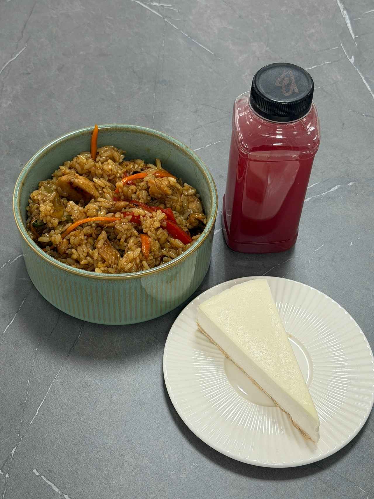 Фото РИС В СОУСЕ ТЕРИЯКИ С КУРИЦЕЙ, ЧИЗКЕЙК КЛАССИЧЕСКИЙ, МОРС ВИШНЯ